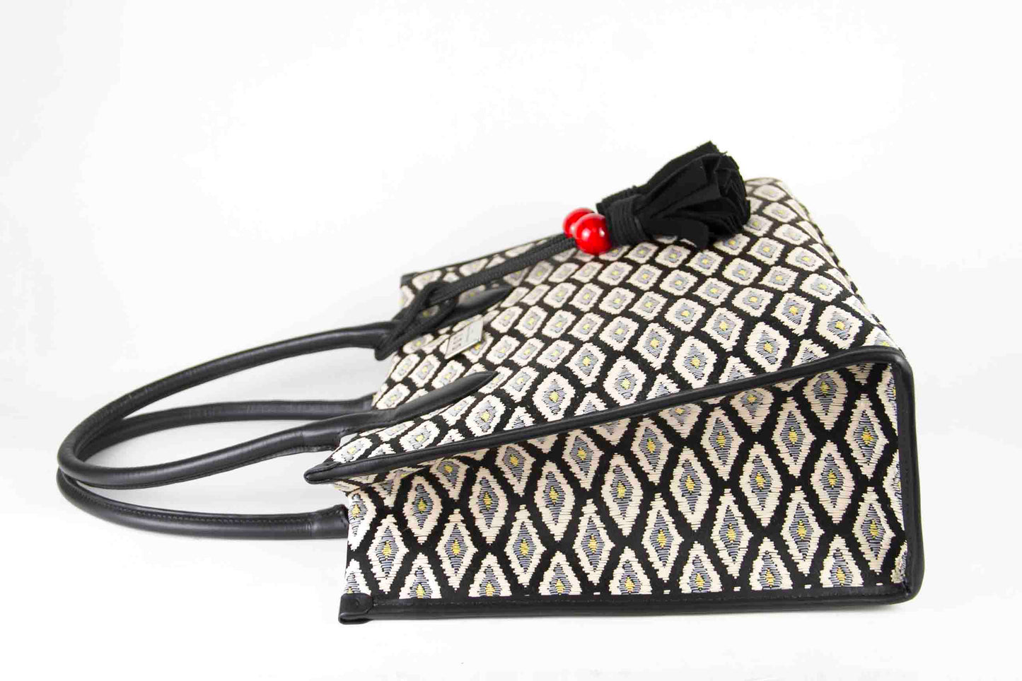 TOTE PINHÃO T. W/TASSEL